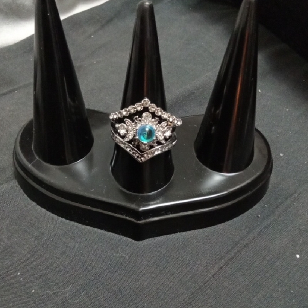 5/$20**Size 9 Triple Layer Silver Colored Fashion Ring